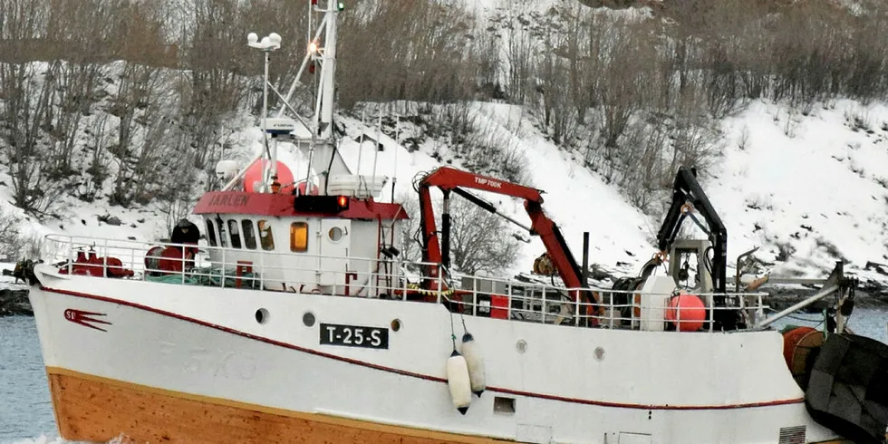 SKEPTISK: Om bord på reketråleren «Jarlen» er skipper Willy Børge Pedersen skeptisk til ønskene fra kystnotflåten om å få fiske sild inne på Kvænangen.