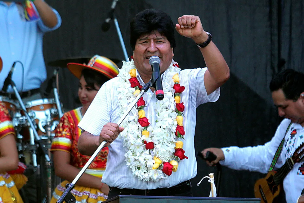 Bolivias avgåtte president Evo Morales, som lever i eksil i Argentina, sier han vil stille til valg i mai om et sete i senatet i hjemlandet.