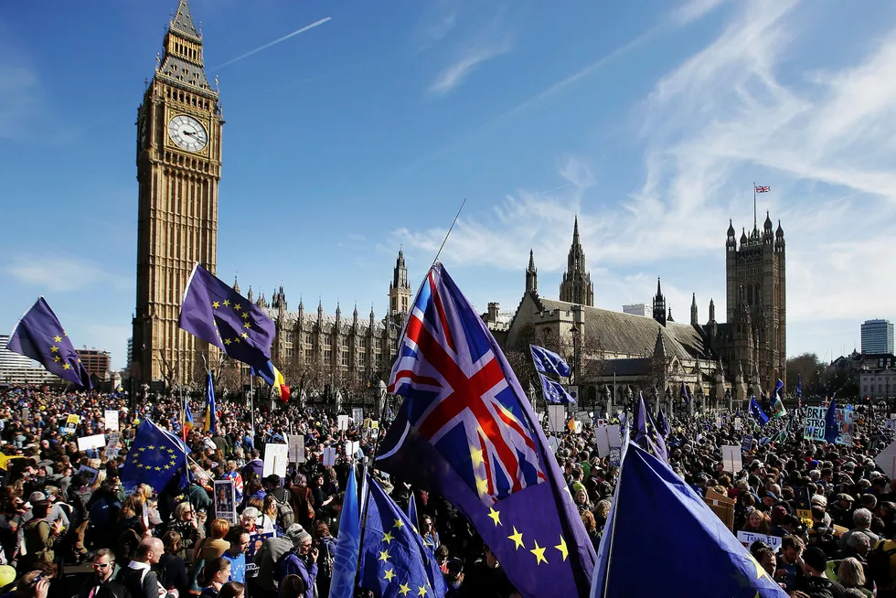 Storbritannias tidligere statsminister, Tony Blair, håper reformarbeidet i EU kan gjøre unionen mer spiselig for briter flest. Bildet er fra en demonstrasjon i London i mars. Foto: DANIEL LEAL-OLIVAS/AFP/NTB scanpix