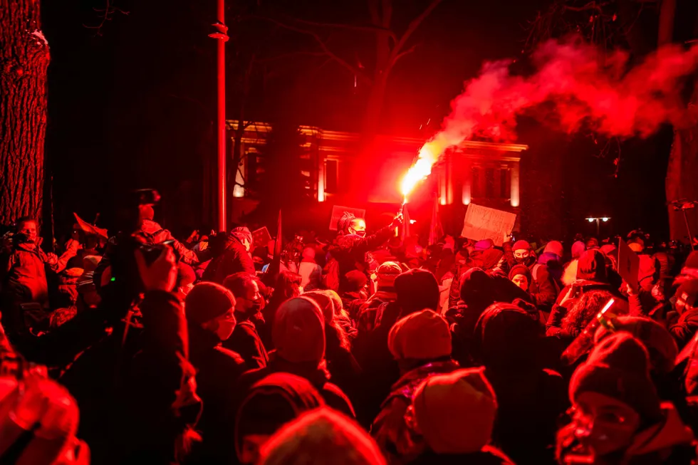 Protest utenfor konstitusjonsdomstolen i Warszawa i fjor, etter et domstolen nær totalforbød abort.