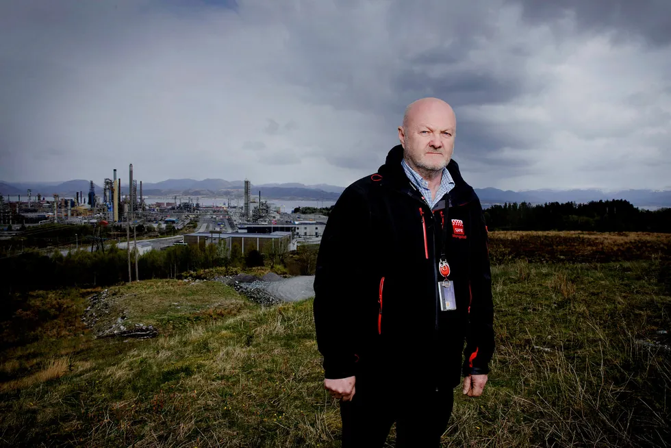 Hovedtillitsvalg Jan-Eirik Feste ved Safe Mongstad mener flere av dagens toppledere i Statoil har et direkte ansvar for manglende vedlikehold av Mongstad-raffineriet. Foto: Paul S. Amundsen