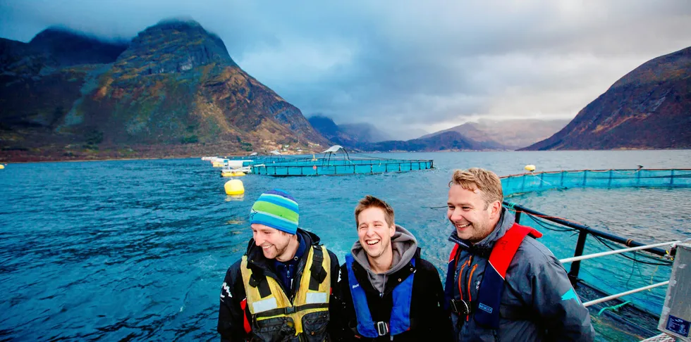 Brødrene Håvard og Gjermund Olsen sammen med svoger Alf-Gøran Knutsen - trekløveret som styrer Kvarøy Fiskeoppdrett på Helgeland.