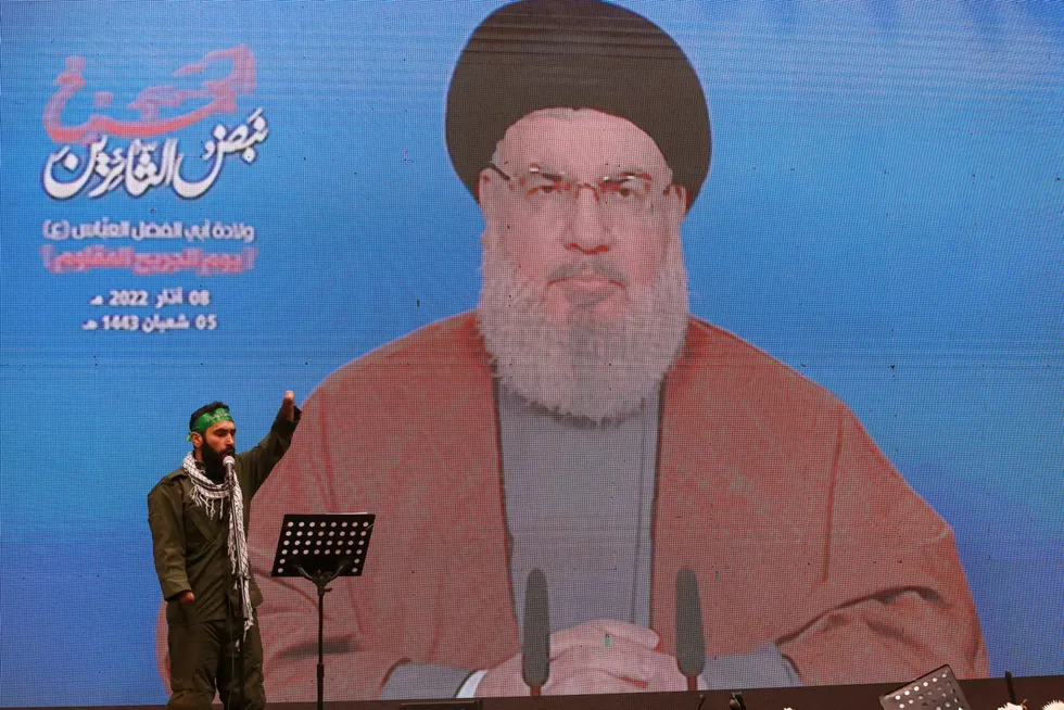 Gas confrontation: a Hezbollah veteran gestures before Lebanon's Hezbollah leader Hassan Nasrallah addresses supporters from a screen in Beirut, Lebanon in March 2022