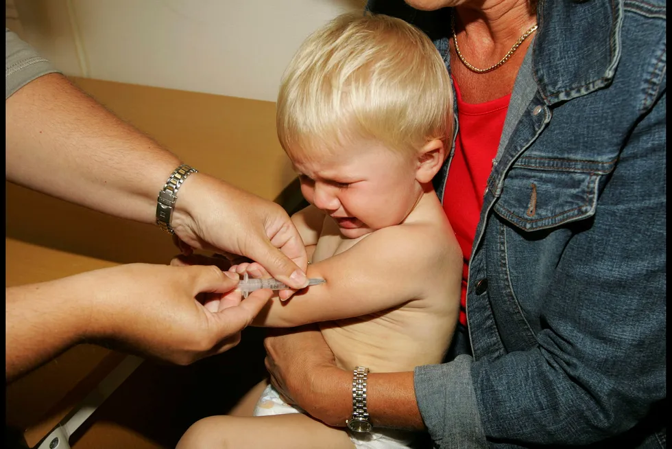 Barn får tilbud om MMR-vaksine mot meslinger, kusma og røde hunder når de er 15 måneder og når de går i 6. klasse, altså rundt 11 år. Illustrasjonsfoto: Lise Åserud / NTB scanpix.