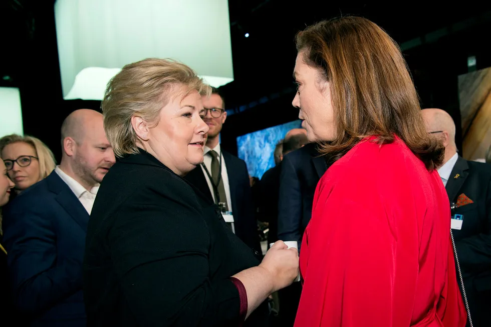 Statsminister Erna Solberg (til venstre) og NHO-sjef Kristin Skogen Lund møttes under NHOs årskonferanse tidligere i januar. Foto: Elin Høyland