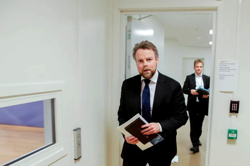 Næringsminister Torbjørn Røe Isaksen legger frem regjeringens nye eierskapsmelding.