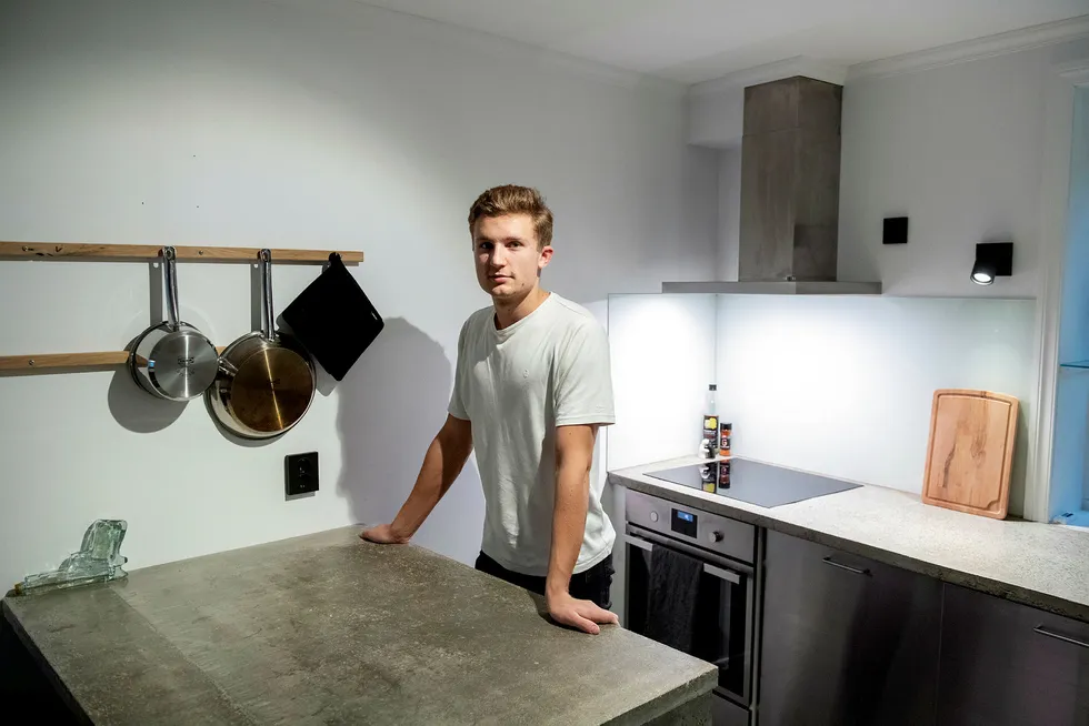 Helt siden konfirmasjonen har Sander Lundvang (20) spart til leilighet, et spareprosjekt som skjøt fart da han fikk jobb som elektrikerlærling.