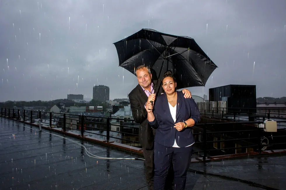 Forlegger Arve Juritzen og forlagssjef Sarah Natasha Melbye tror Juritzen forlag har lagt regnværsdagene bak seg. Foto: Javad Parsa