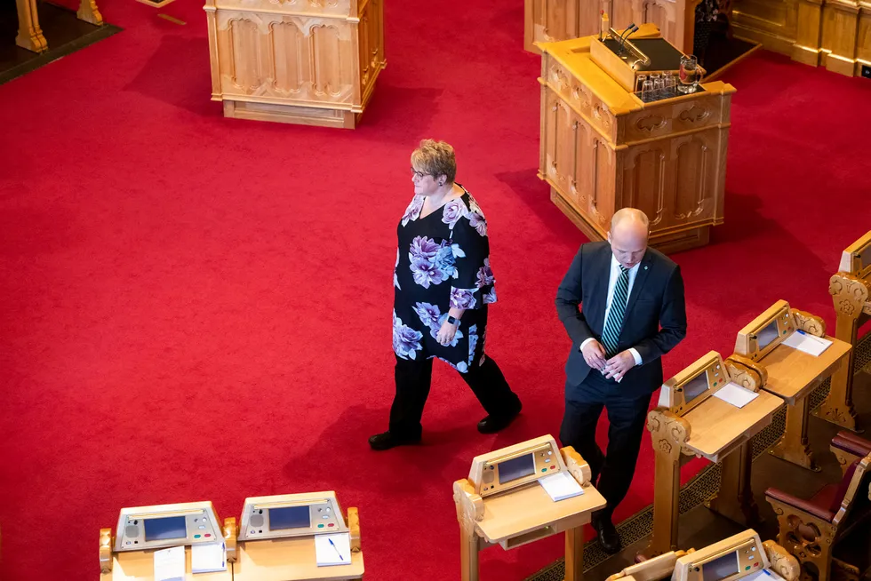 Senterpartiet-leder Trygve Slagsvold Vedum og kulturminister og Venstre-leder Trine Skei Grande kjempet i Stortingets spontanspørretimen om hvem som er steinkirkenes beste venn.