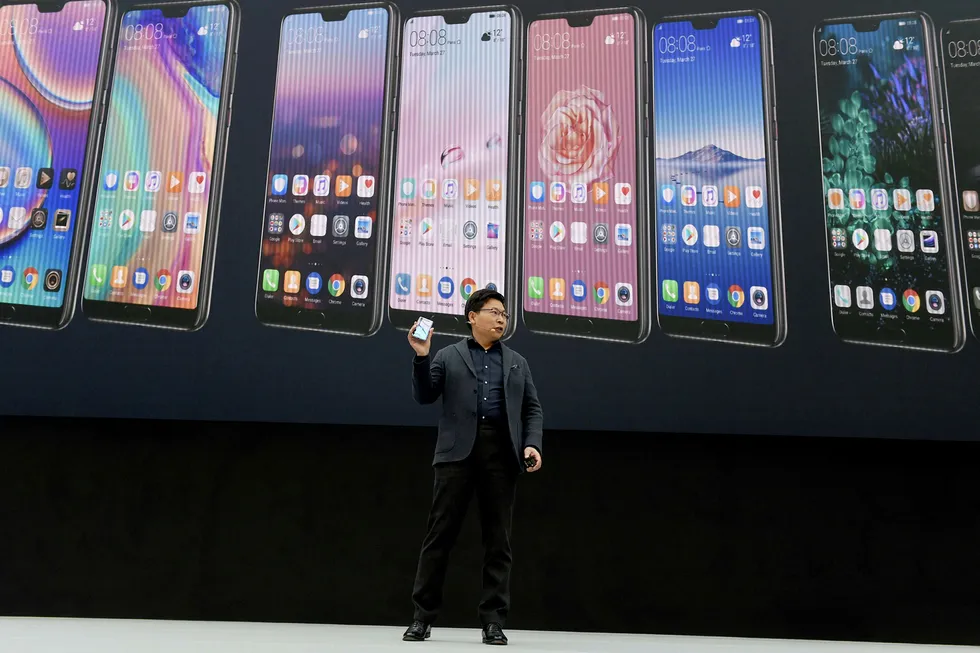 Administrerende direktør Richard Yu i Huawei presenterer de nye P20-smarttelefonene i Paris i mars i år.