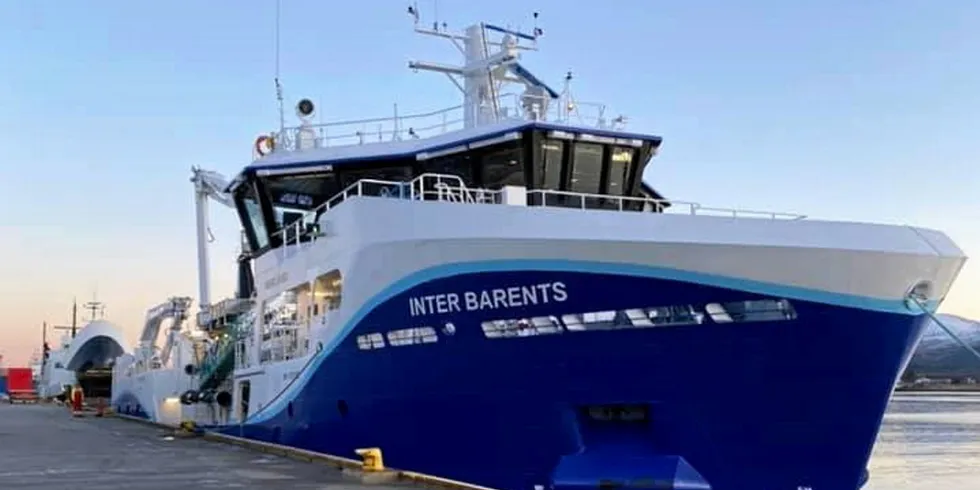 «Inter Barents» til kai på Sortland. Det var om bord på brønnbåten «Inter Barents» 7700 fisk blei klemt i hel.