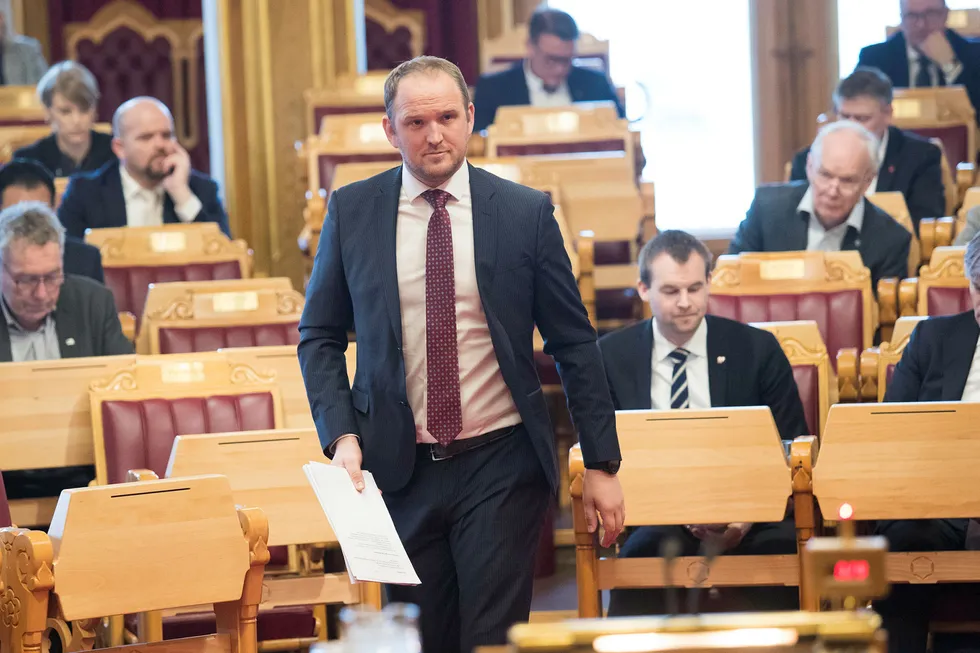 Samferdselsminister Jon Georg Dale (Frp) tar midlertidig over for Tor Mikkel Wara som justisminister.