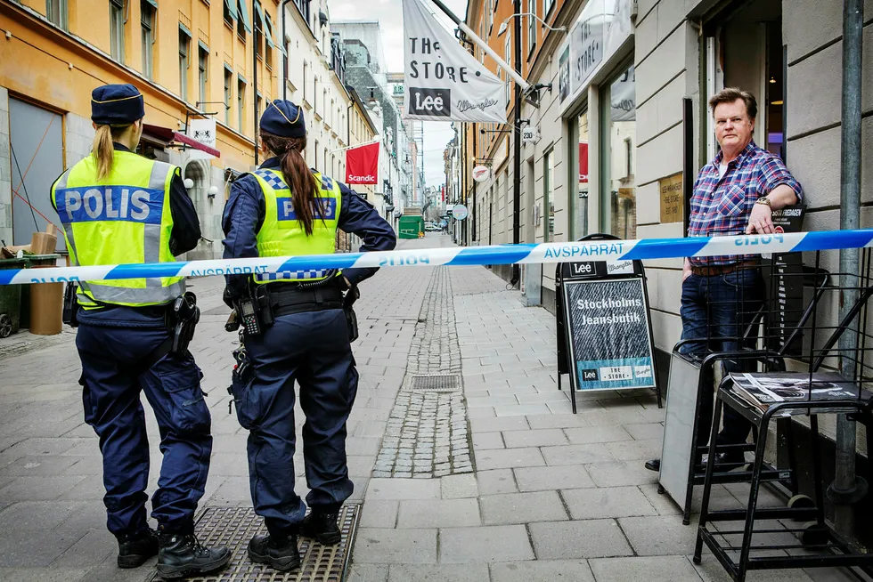 Det svenske sikkerhetspolitiet Säpo etterforsker en trussel om et terrorangrep i Stockholm. Bildet er tatt etter terrorangrepet i Stockholm i april i år der en lastebil meiet ned folk på Drottninggatan. Foto: Linus Sundahl-Djerf