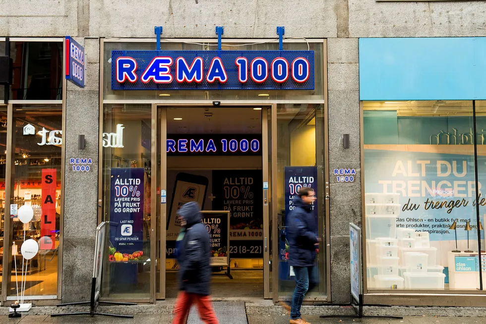 Den vennen Rema 1000 er opptatt av, er ingen andre enn lommeboka di, sier forfatteren. Foto: Fredrik Varfjell/NTB scanpix