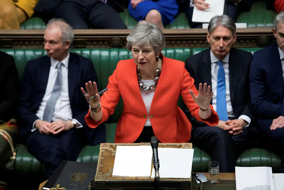 Den britiske statsministeren Theresa May fikk sitt brexit-forslag stemt ned på tirsdag.