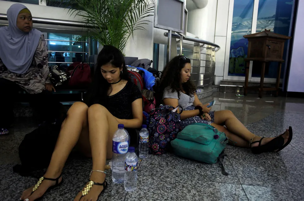 27.000 passasjerer ble rammet av innstillingene på flyplassen på Bali. Foto: Firdia Lisnawati / AP / NTB scanpix