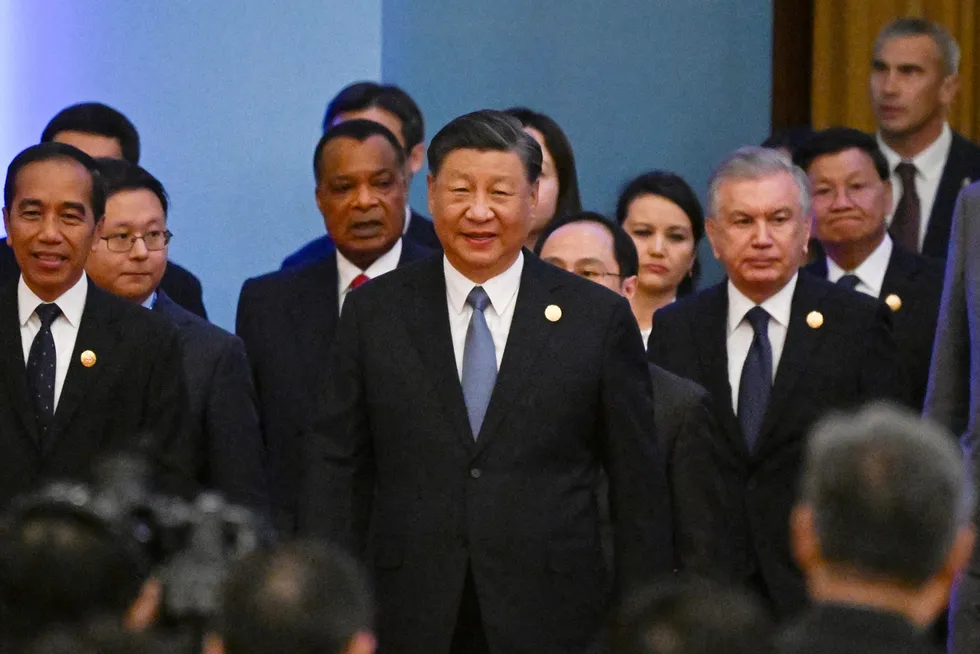 Kinas president Xi Jinping var vertskap for statsledere under Belt and Road Forum for International Cooperation i forrige uke. Nå forsøker han å stabilisere verdens nest største økonomi med støttetiltak – og utskiftinger i toppledelsen.