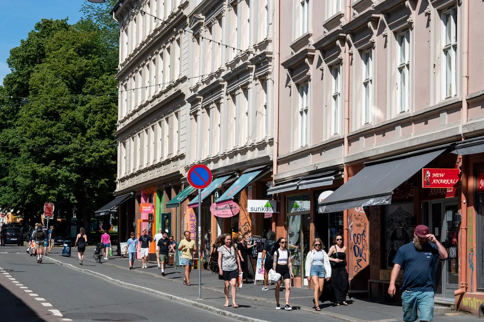 Mandag la SSB frem inflasjonstall for juni. Shoppelysten på denne handlegaten på Grünerløkka i Oslo kan bli endret.