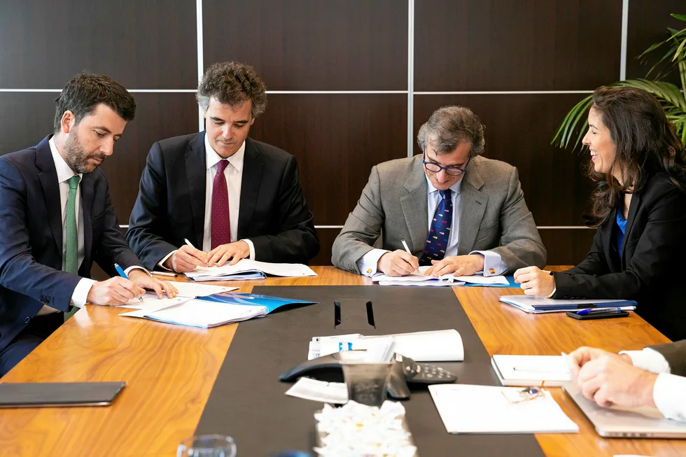 Calvo executives sign contract with shipyard Construcciones Navales for the construction of new vessel.