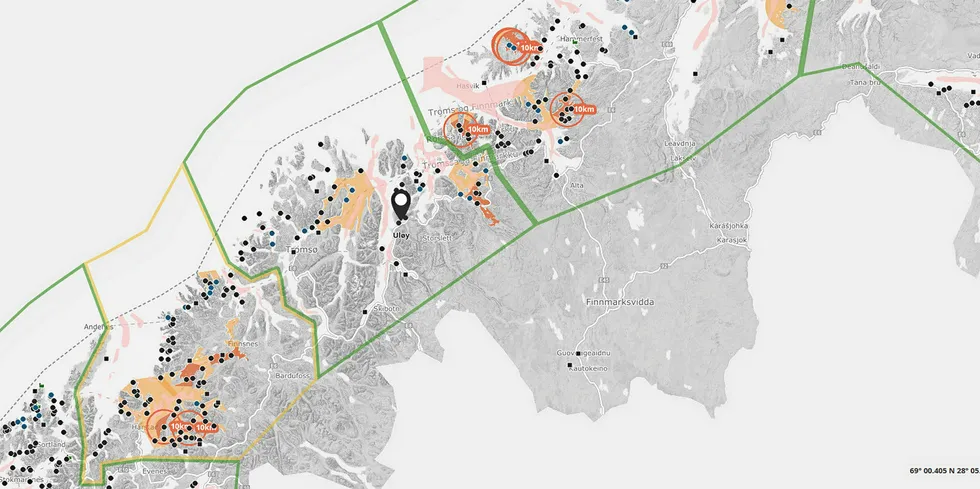 Lokalitetene Uløy og Klokkestein ligger sørvest for ILA-sonen i Kvænangen