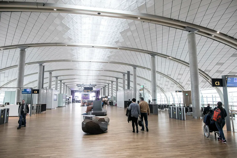 Gardermoen har åpnet ny terminal. Avinor vil også ha en ny og tredje rullebane, noe SV og De grønne vil stoppe. Foto: Gunnar Blöndal