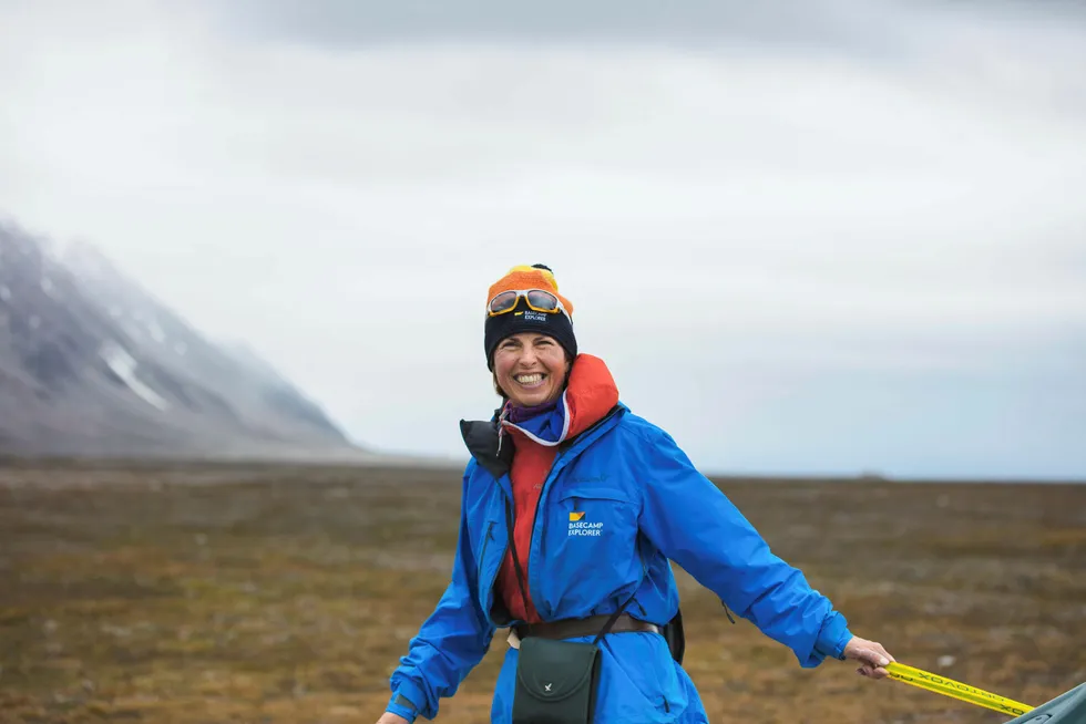 Brita Knutsen Dahl (52) er daglig leder i Basecamp Explorer as som driver turistvirksomhet på Svalbard og i Kenya. Her er hun fotografert på Svalbard. Foto: Silje Forbes, Basecamp Explorerer Spitsbergen as