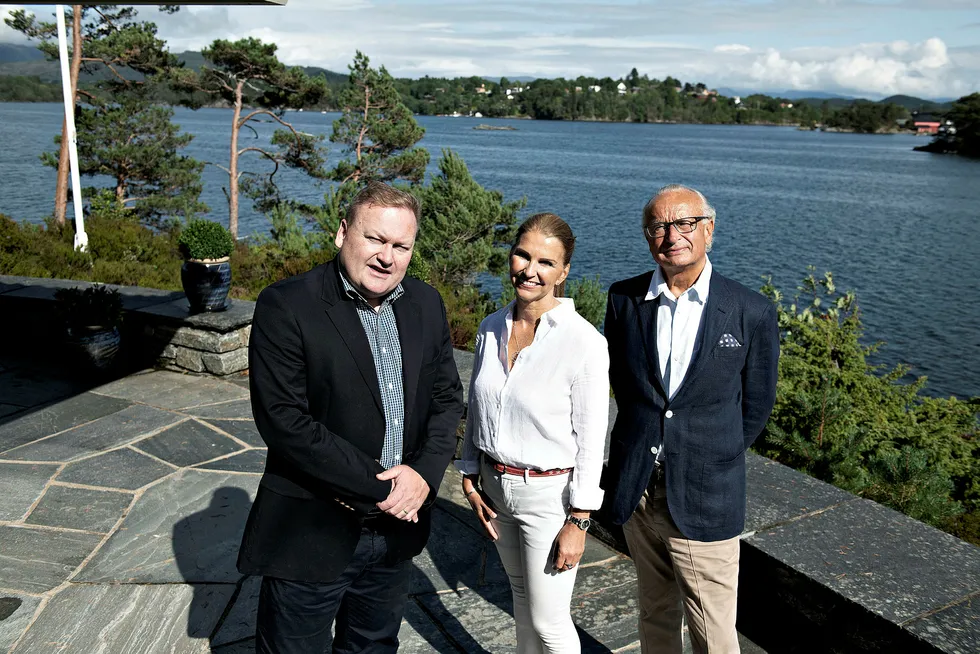 Herman Friele (til høyre) har puttet penger i bankprosjektet som ledes av Christian Ravnås. Frieles kone, Renate Hjortland, skal sitte i styret.