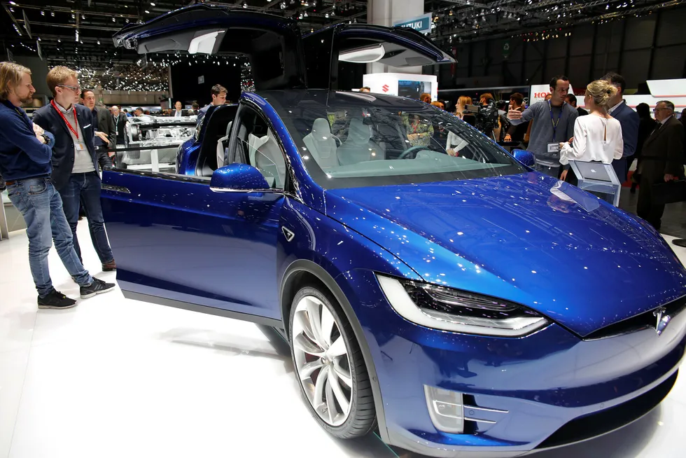 Elbilprodusenten Tesla har satt opp prisene på Model X i Kina med 20 prosent som følge av handelskrigen mellom USA og Kina. Foto: Marte Christensen