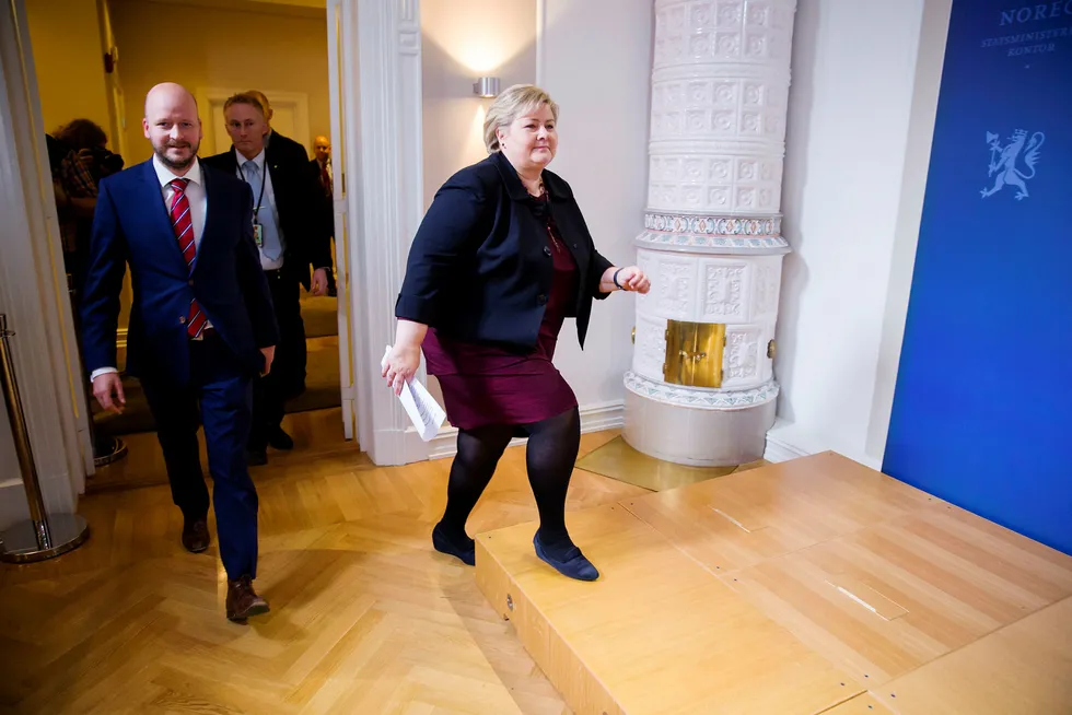 Statsminister Erna Solberg (H) må få flertall for et statsbudsjett innen mandag. Foto: Cornelius Poppe/NTB Scanpix