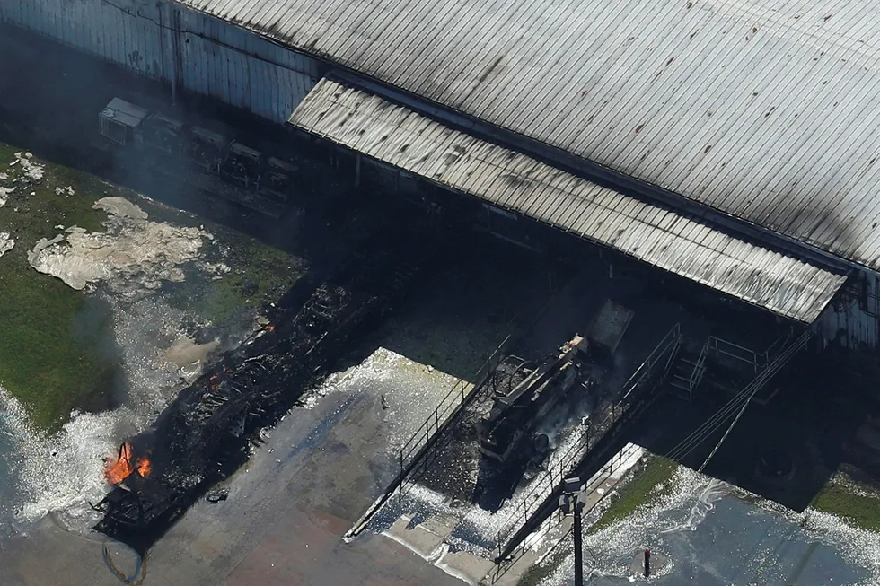 Fra brannen ved Arkema-anlegget i Crosby i Texas torsdag. Foto: ADREES LATIF
