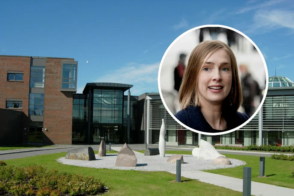 Minister for forskning og høyere utdanning Iselin Nybø (innfelt) mener situasjonen ved Nord universitet er kritisk.