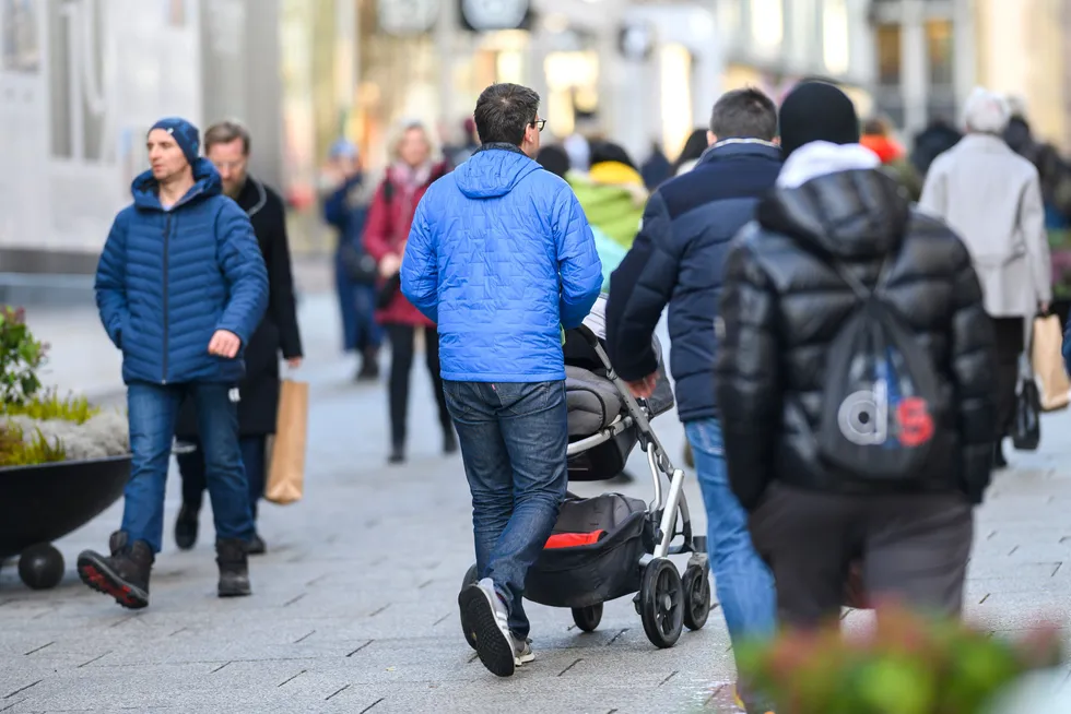 Holdningene blant fedre på norske arbeidsplasser har endret seg i tråd med økt farspermisjon, skriver Agnes Bamford i innlegget.