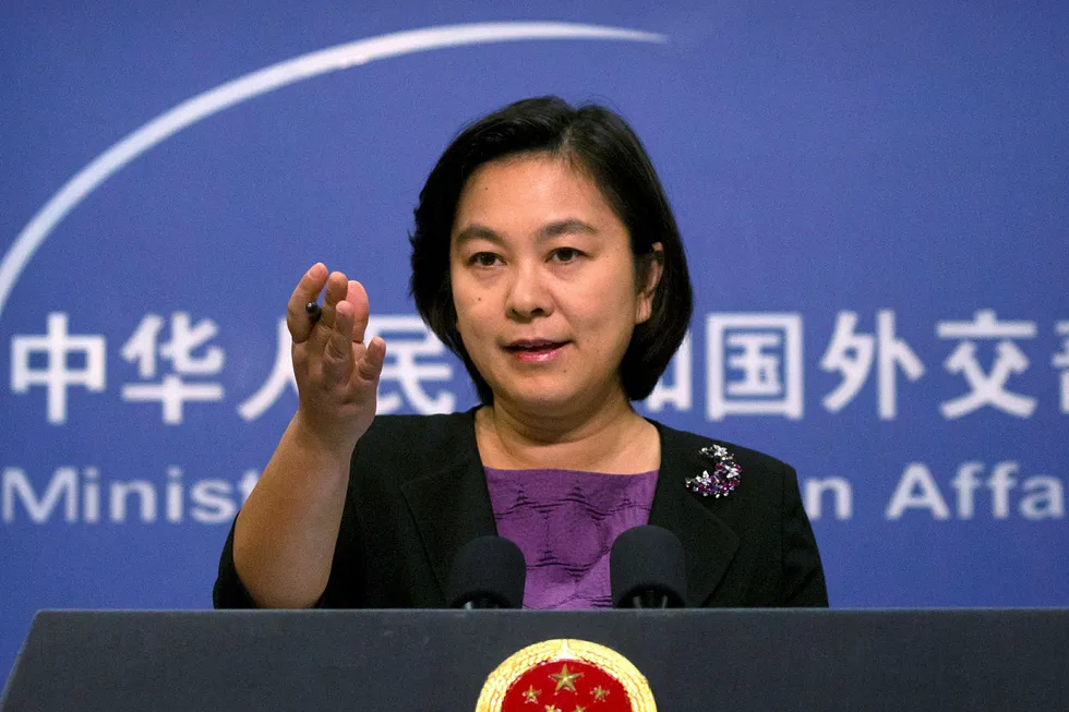 Talskvinne Hua Chunying Hua i det kinesiske utenriksdepartementet ber USA besinne seg. Foto: Mark Schiefelbein