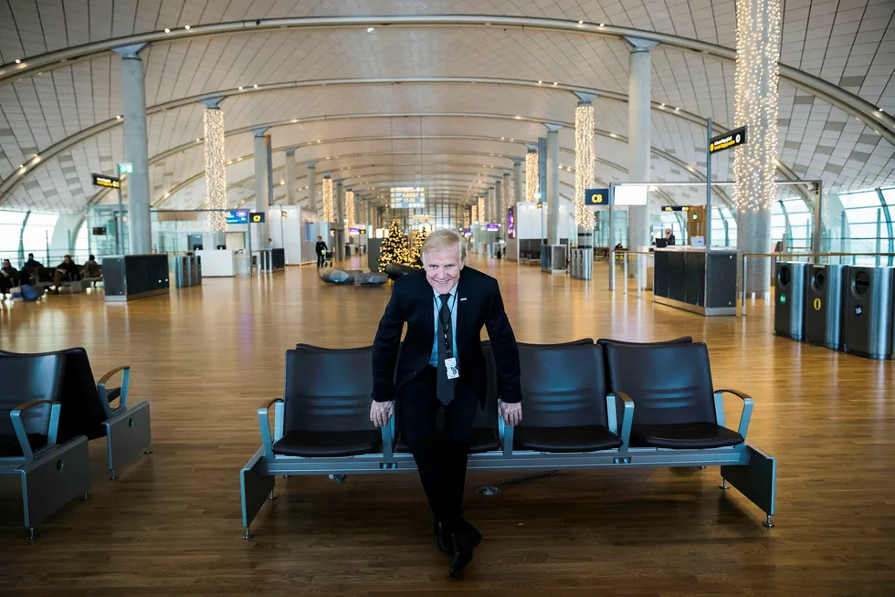 Avinor-sjef Dag Falk-Petersen sier at kostnadene må kuttes etter flere år med store investeringer – som her i den nye passasjerterminalen på Oslo lufthavn.