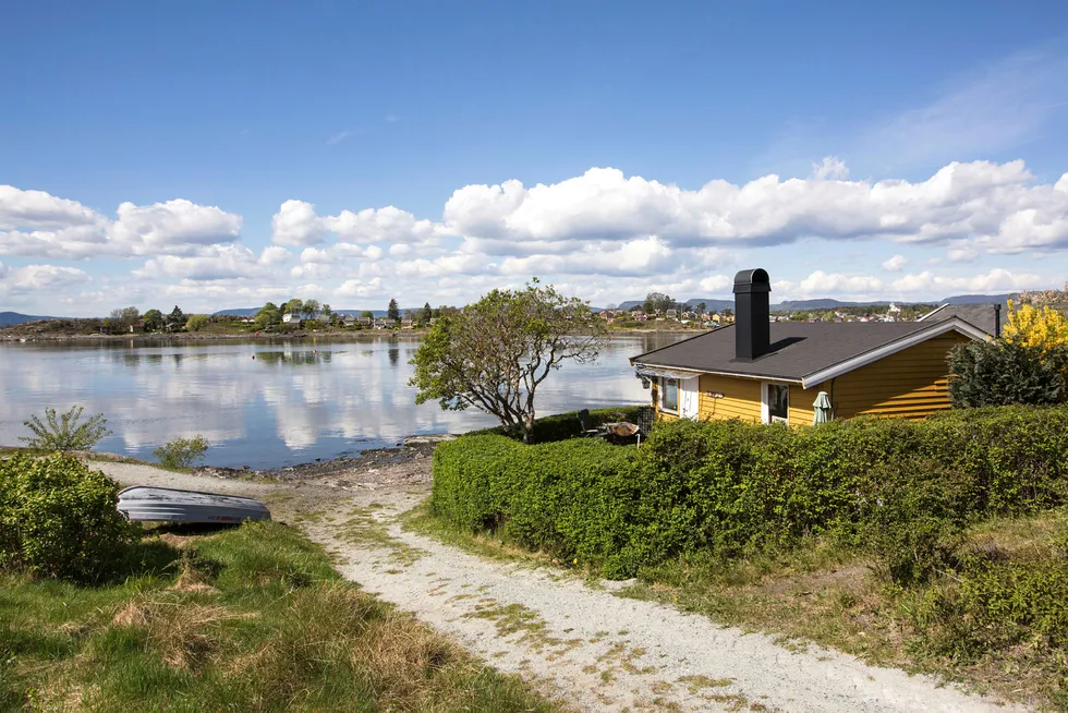 En 33 kvadratmeter stor hytte med enkel standard har knust den tidligere prisrekorden for småhytter på Lindøya i Oslo.