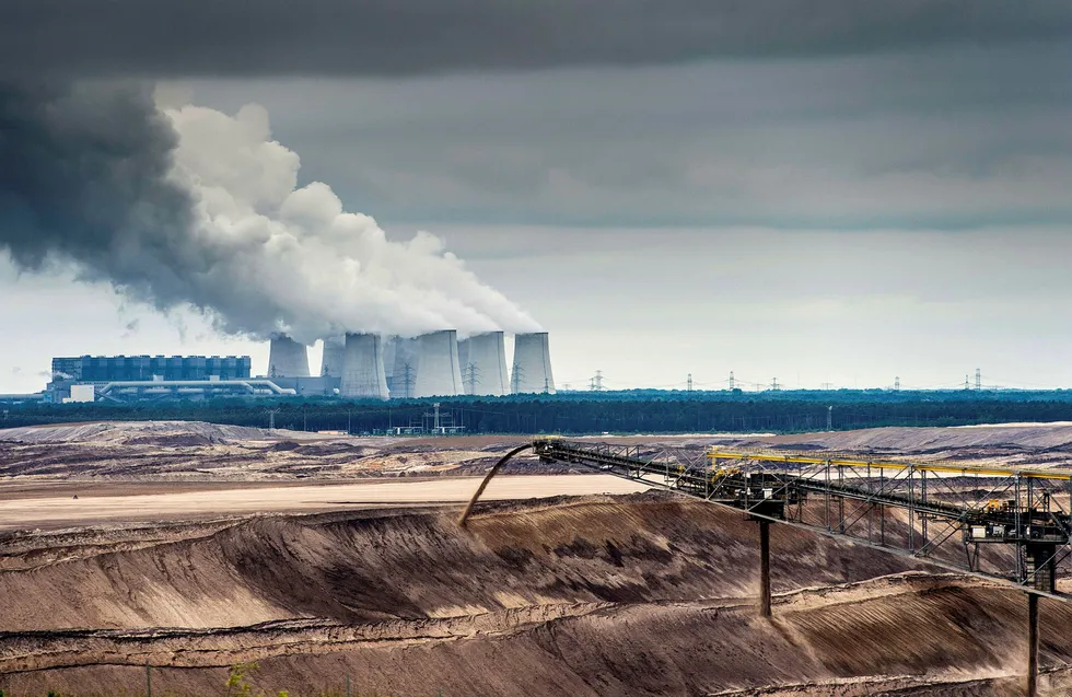 Prisen for å slippe ut CO 2 i Europa er altfor lav, mener kraftselskapene Statkraft, Vattenfall og Fortum. Her fra Vattenfalls anlegg i Tyskland. Foto: Patrick Pleul/AFP/NTB Scanpix