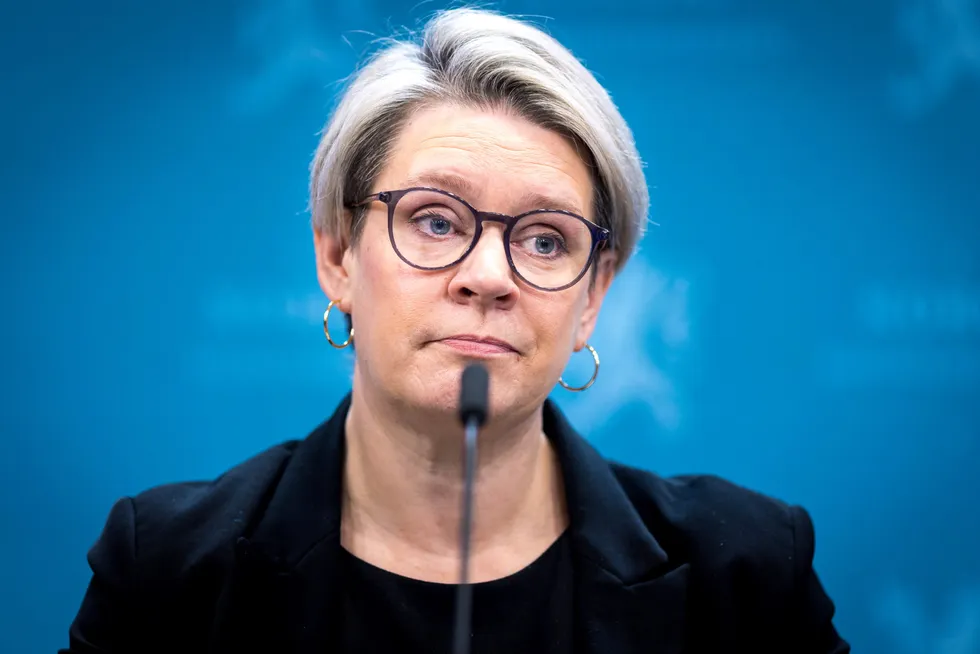 Arbeids- og inkluderingsminister Marte Mjøs Persen (Ap) får det som hun og regjeringen vil. Adgangen til å leie inn arbeidskraft bli kraftig begrenset.