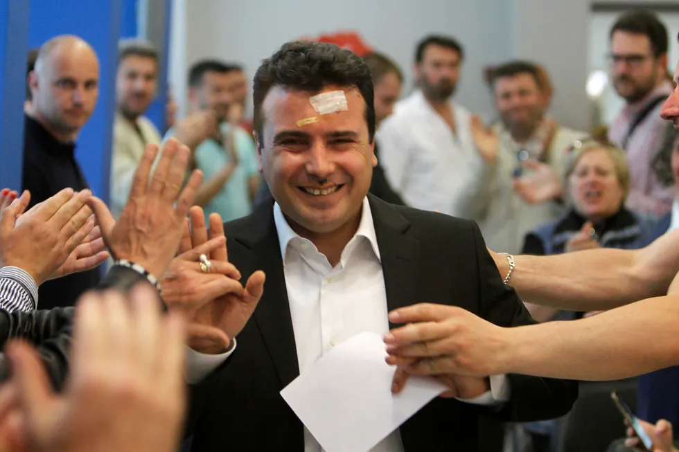 Makedonias nye statsminister Zoran Zaev er villig til å ofre navnet for å bedre forholdet til Hellas og komme inn i Nato. Foto: Boris Grdanoski/AP/NTB Scanpix