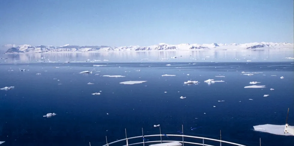 Der er stor tråleraktivitet i Svalbardsonen. I januar falt den ene av to nettverksforbindelser mellom Svalbard og fastlandet ut. Nå har en russisk tråler fått mistanke rettet mot seg.