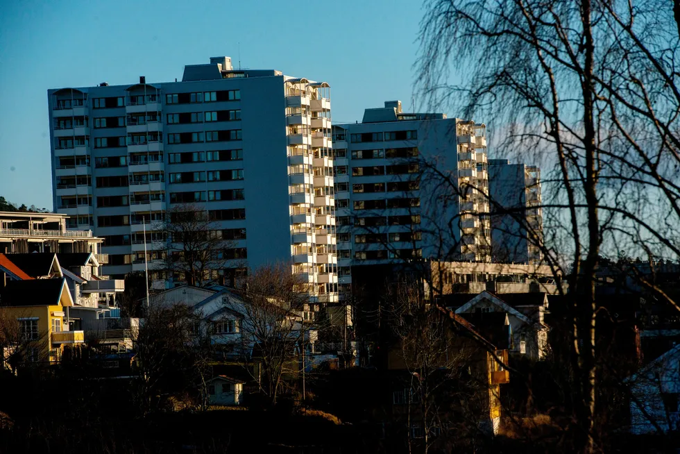 Der høyhusene står tett, vil lyset vanskelig slippe ned på gateplan eller de prioriterte fellesområdene. Her fra Frysja i Oslo.