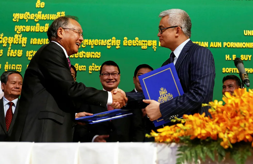 Signing up: KrisEnergy Group chairman Tan Ek Kia (left) shakes hands with Cambodia's Economy & Finance Minister Aun Pornmoniroth during a signing ceremony in Phnom Penh in 2017
