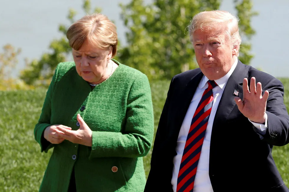 USAs president Donald Trump langer nok en gang ut mot sine allierte, denne gangen mot Tyskland og forbundskansler Angela Merkel. Foto: Yves Herman/Reuters/NTB Scanpix