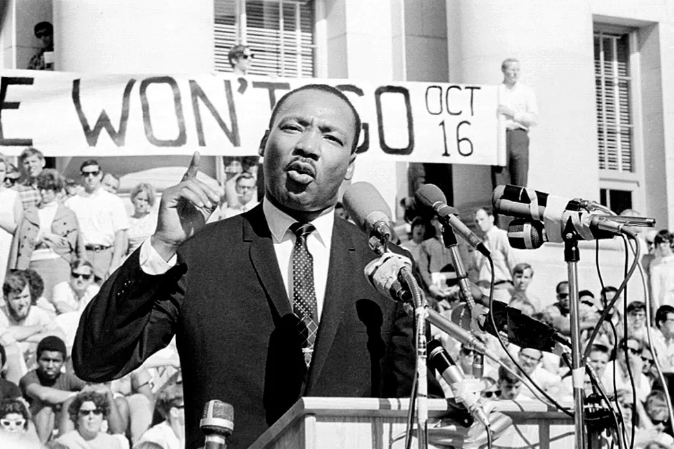 Martin Luther Kings arbeid er blitt stående som et symbol på ledelse basert på ambisjoner og ønsker om en bedre tilværelse. 17. mai 1967 talte han for nær 7000 mennesker i Berkeley, California. Foto: Michael Ochs Archives/Getty Images