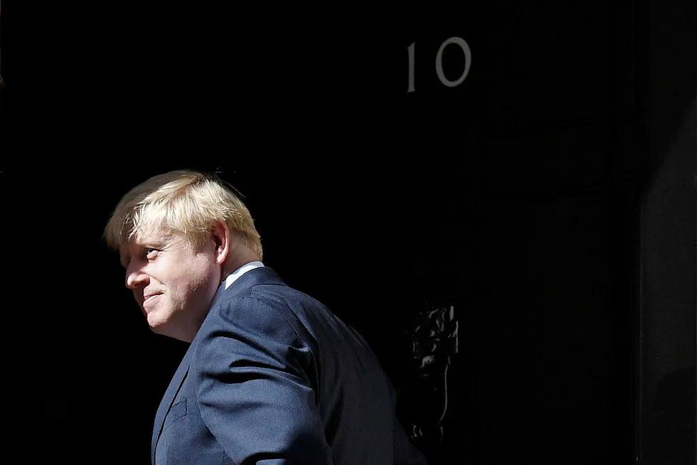 Statsminister Boris Johnson (bildet) møter Irlands statsminister Leo Varadkar for å snakke om floken med grensen mellom Irland og den britiske provinsen Nord-Irland, den viktigste hindringen for en ordnet avtale mellom EU og Storbritannia. Møtet er ventet å bli resultatløst.