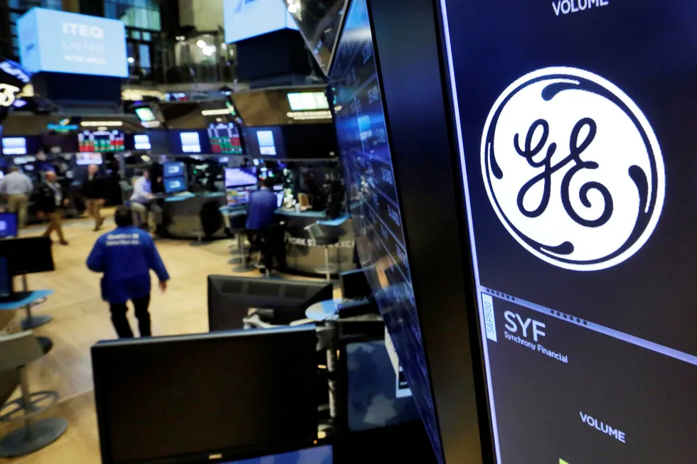 Amerikanske fond trakk ut rekordbeløp fra markedet i uken som ledet opp til onsdag. Her logoen til General Electric, som med et fall på nær 60 prosent er en av de største taperne på børsen så langt i år.