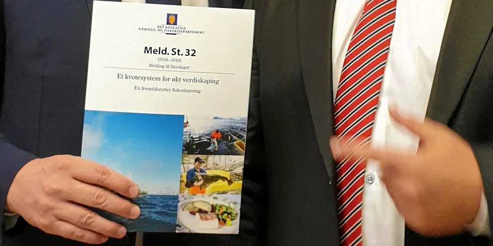 Vi håper også at temaene blir godt og grundig behandlet med bakgrunn i innspillene før kvotemeldingen sendes ut på høring 2023, skriver Tromsø fiskarlag i sitt høringsinnspill til forslagene som skal inngå i kvotemelding 2.0. Her et bilde fra da Harald T. Nesvik la frem kvotemeldingen i 2019.