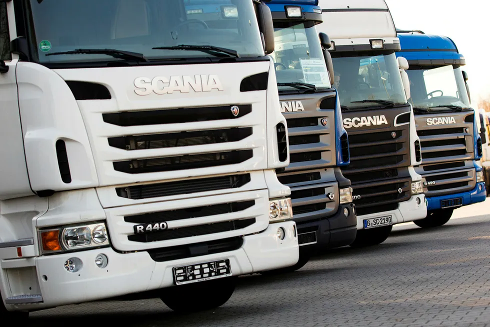 Europakommisjonen mener Scania i hele 14 år drev et kartell sammen med lastebilselskapene MAN, DAF, Daimler, Iveco og Volvo/Renault. Foto: THOMAS PETER/Reuters/NTB Scanpix