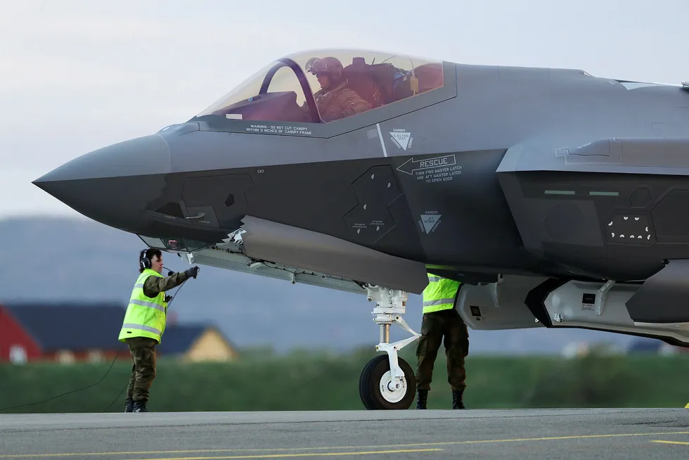 Stortinget vil ha svar på om de nye F-35 kampflyene blir dyrere enn ventet. Bildet er fra da de første kampflyene ankom Ørland flystasjon 22 mai 2018.