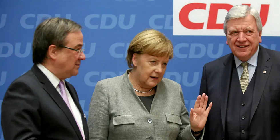 North-Rhine Westphalia state premier Armin Laschet (l), Chancellor Angela Merkel (m), Hesse state premier Volker Bouffier (r)
