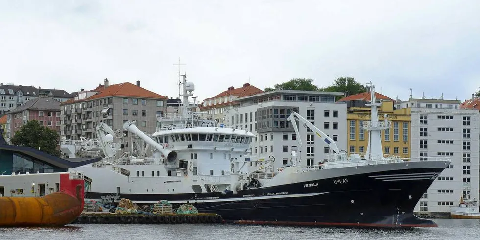 TOKT: «Vendla» i oppdrag for Havforskningsinstituttet (HI). Havforsker Erling Kåre Stenevik mener de har kontroll på silda selv om de ikke er i Varangerfjorden for å måle og observere store forekomster.Foto: Ole Erik Klokeide